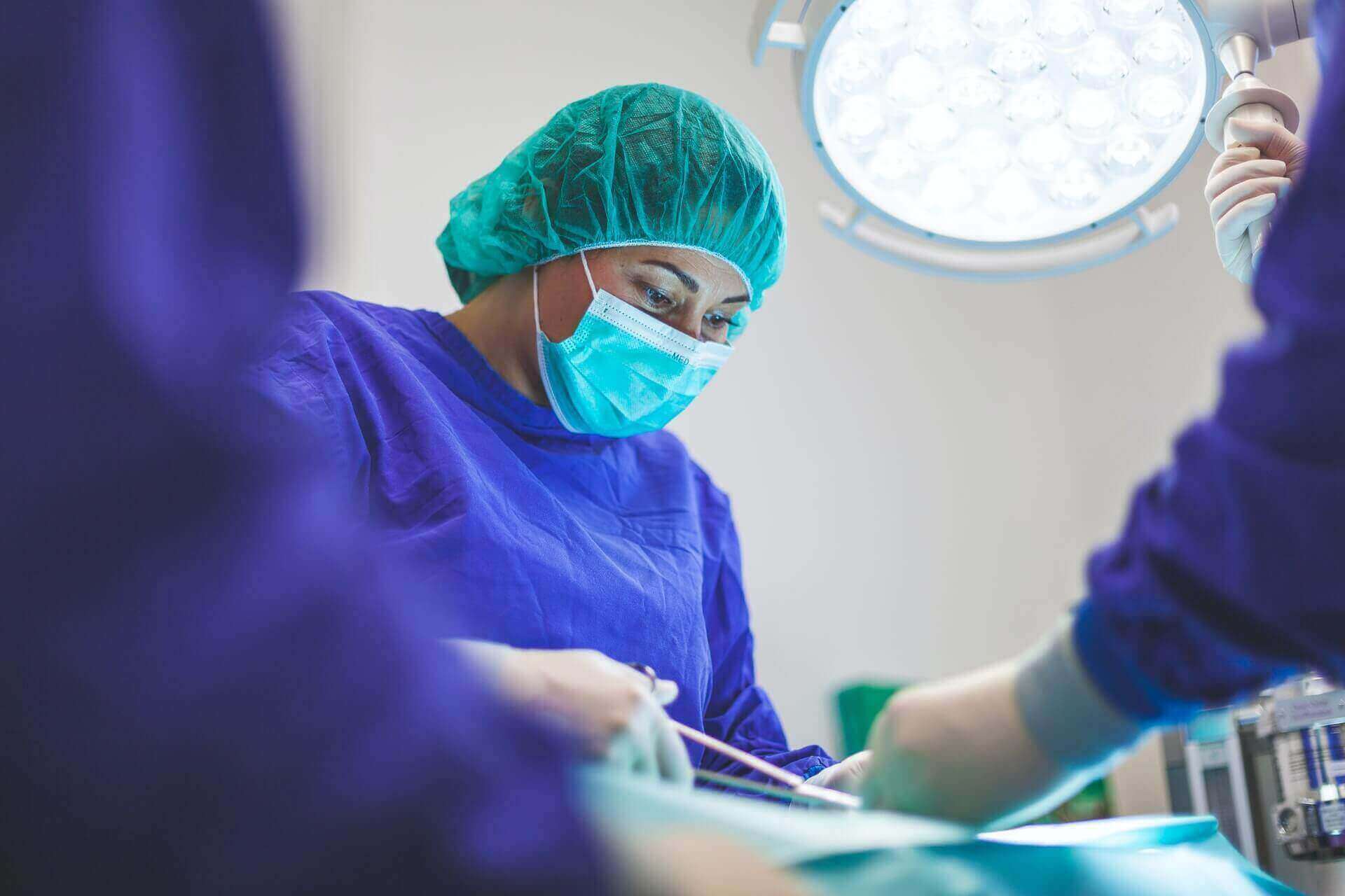 surgeons-at-operating-table