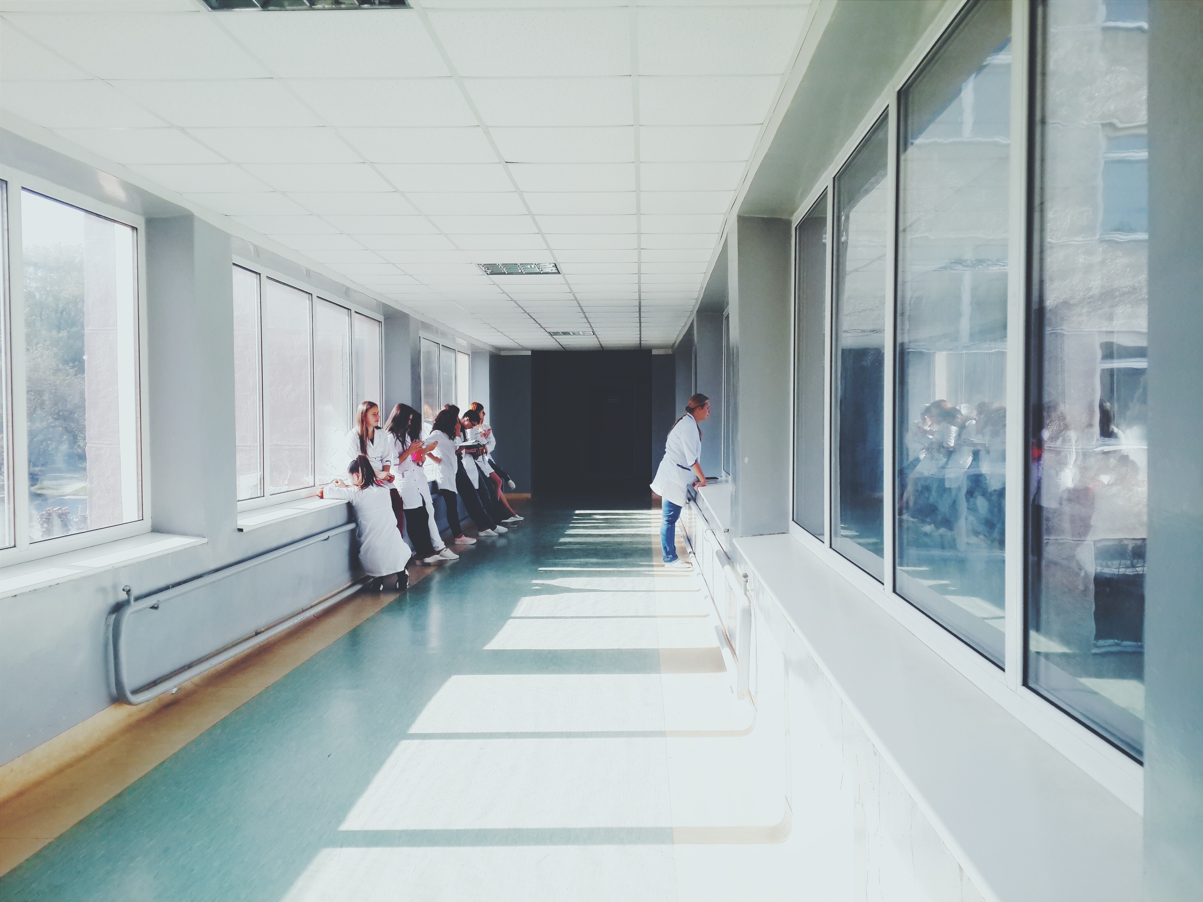 doctors-standing-in-hospital-corridor