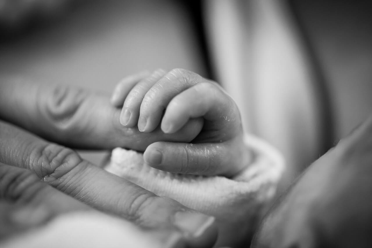 close-up-of-newborn-baby-hand