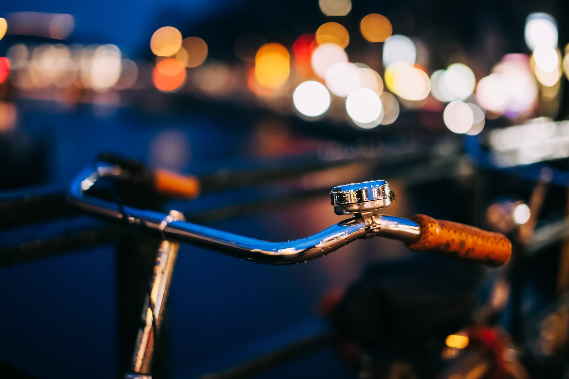 bicycle-handlebars-at-night