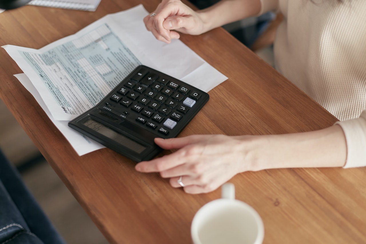 woman-calculating-finances