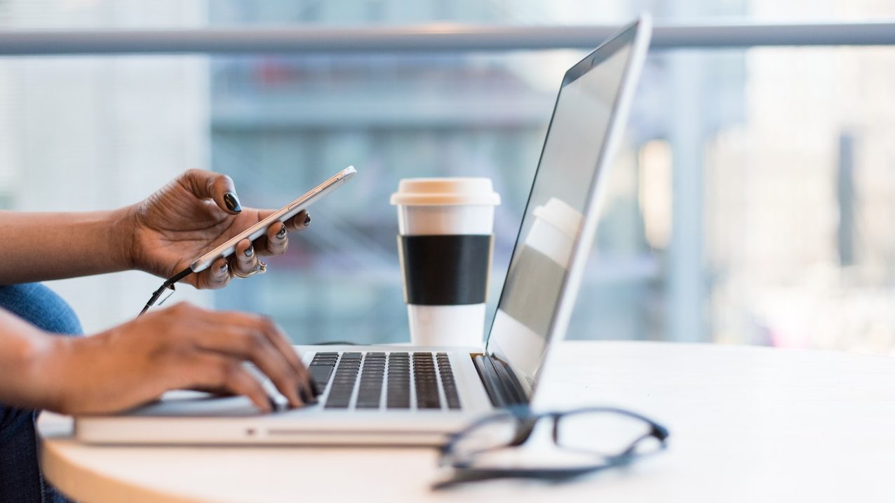 woman-on-laptop-in-office-setting