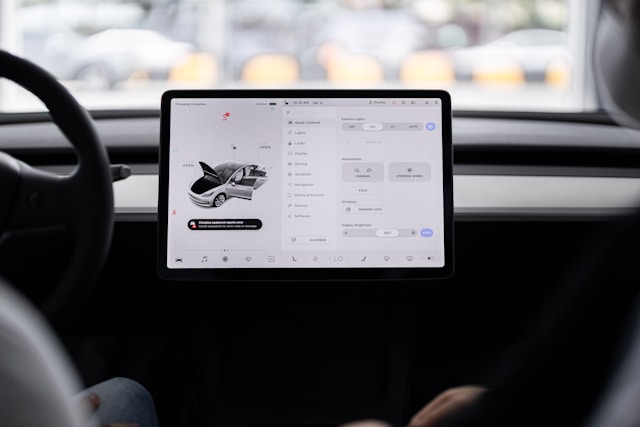 Tesla-car-dashboard-control-screen